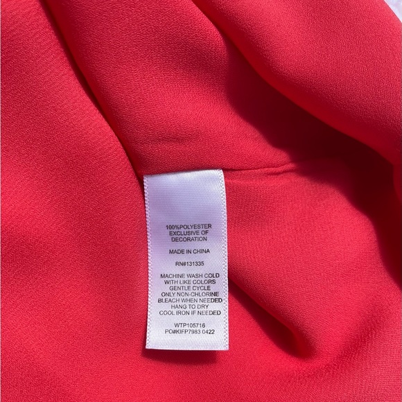 SOCIALITE CAMI TOP WITH LACE NECKLINE CORAL SIZE SMALL - Picture 3 of 6